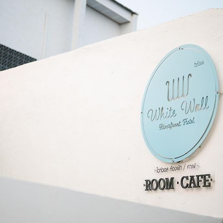 White Wall Riverfront Hotel Kamphaeng Phet Bagian luar foto