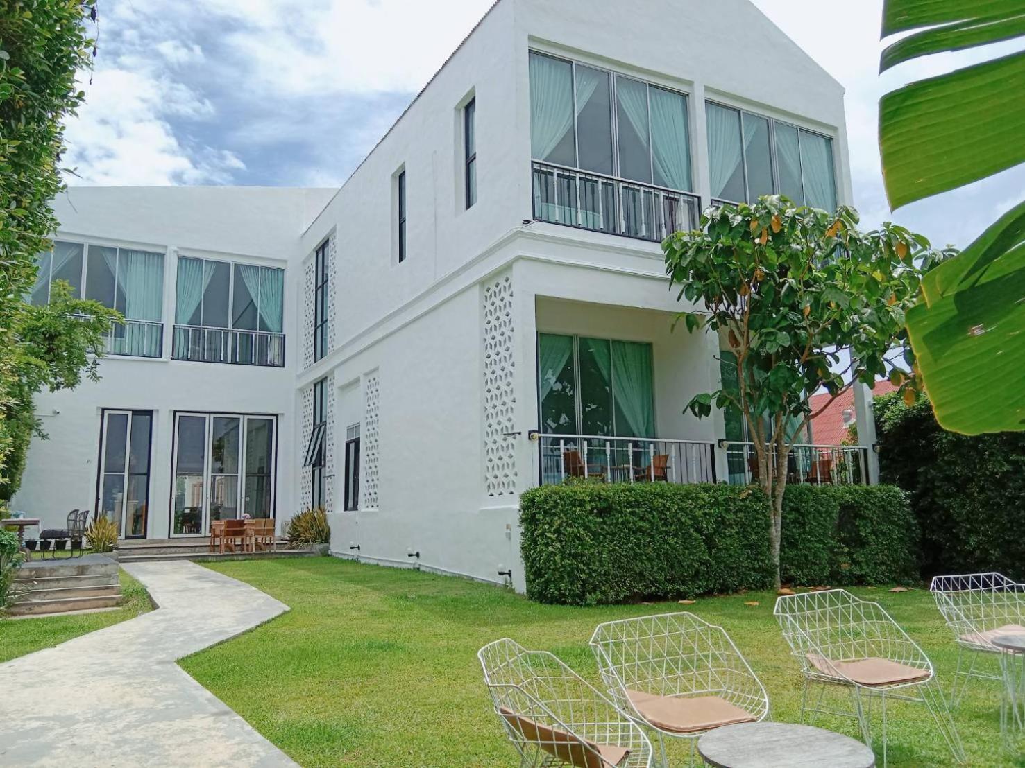 White Wall Riverfront Hotel Kamphaeng Phet Bagian luar foto