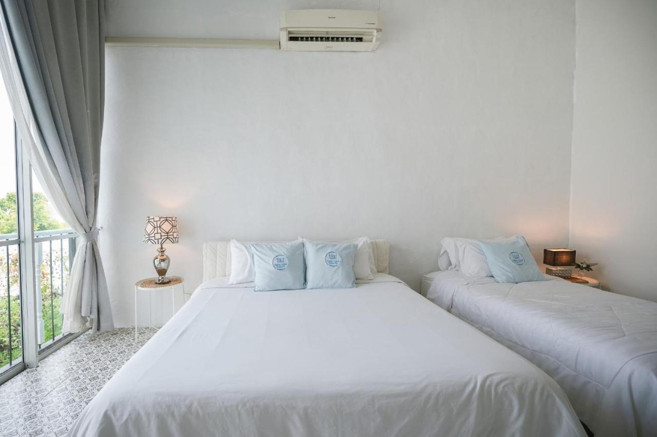 White Wall Riverfront Hotel Kamphaeng Phet Bagian luar foto