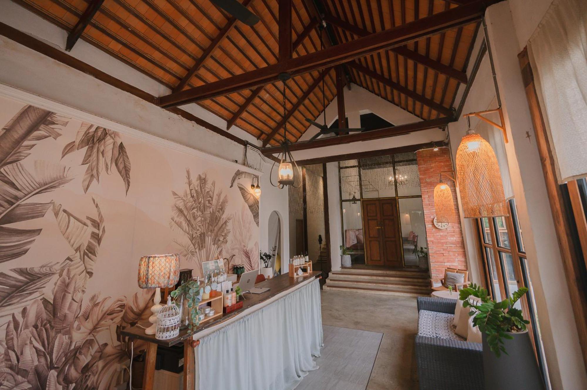 White Wall Riverfront Hotel Kamphaeng Phet Bagian luar foto