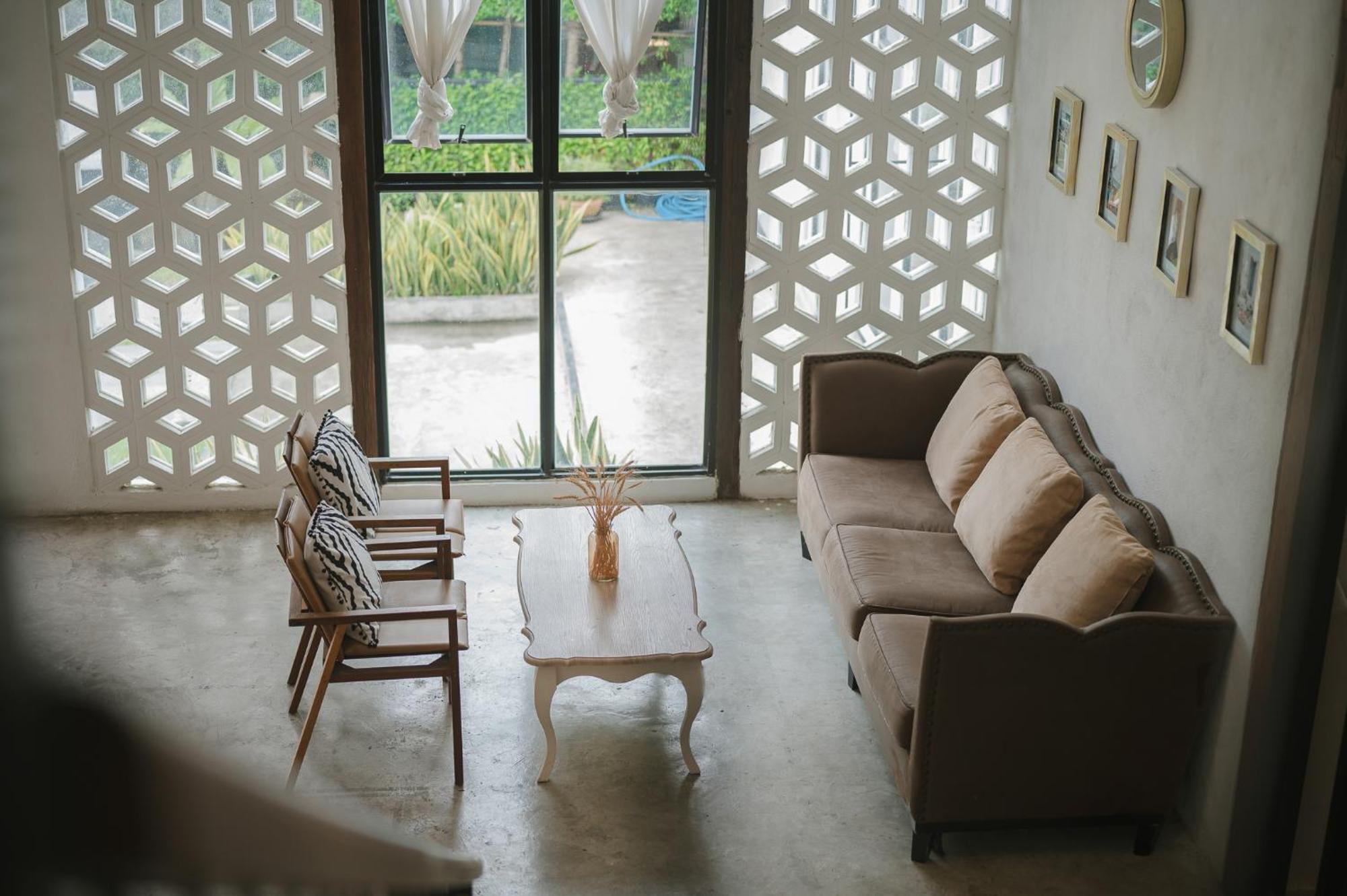 White Wall Riverfront Hotel Kamphaeng Phet Bagian luar foto