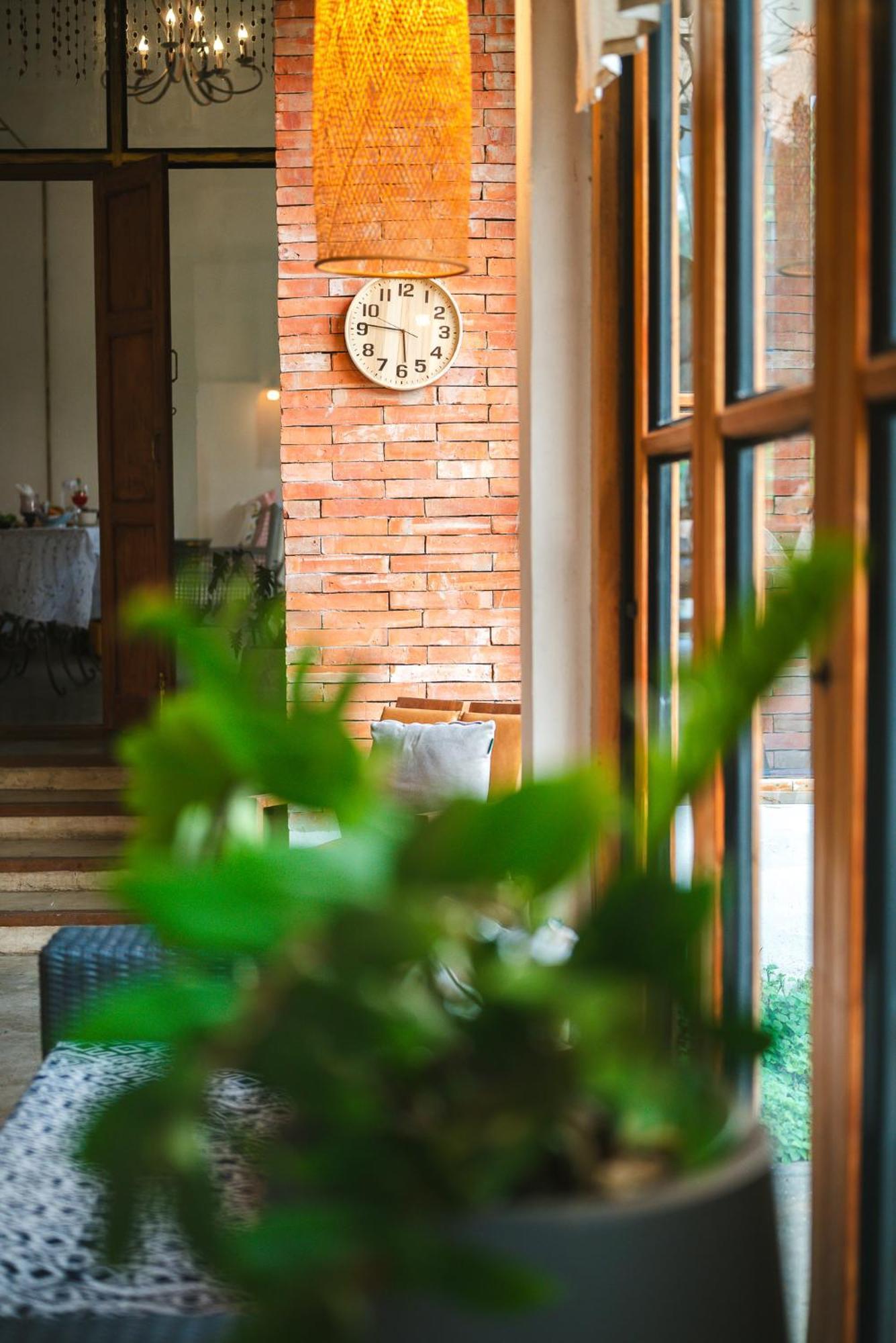 White Wall Riverfront Hotel Kamphaeng Phet Bagian luar foto