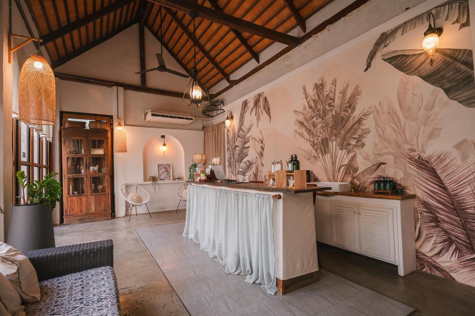White Wall Riverfront Hotel Kamphaeng Phet Bagian luar foto