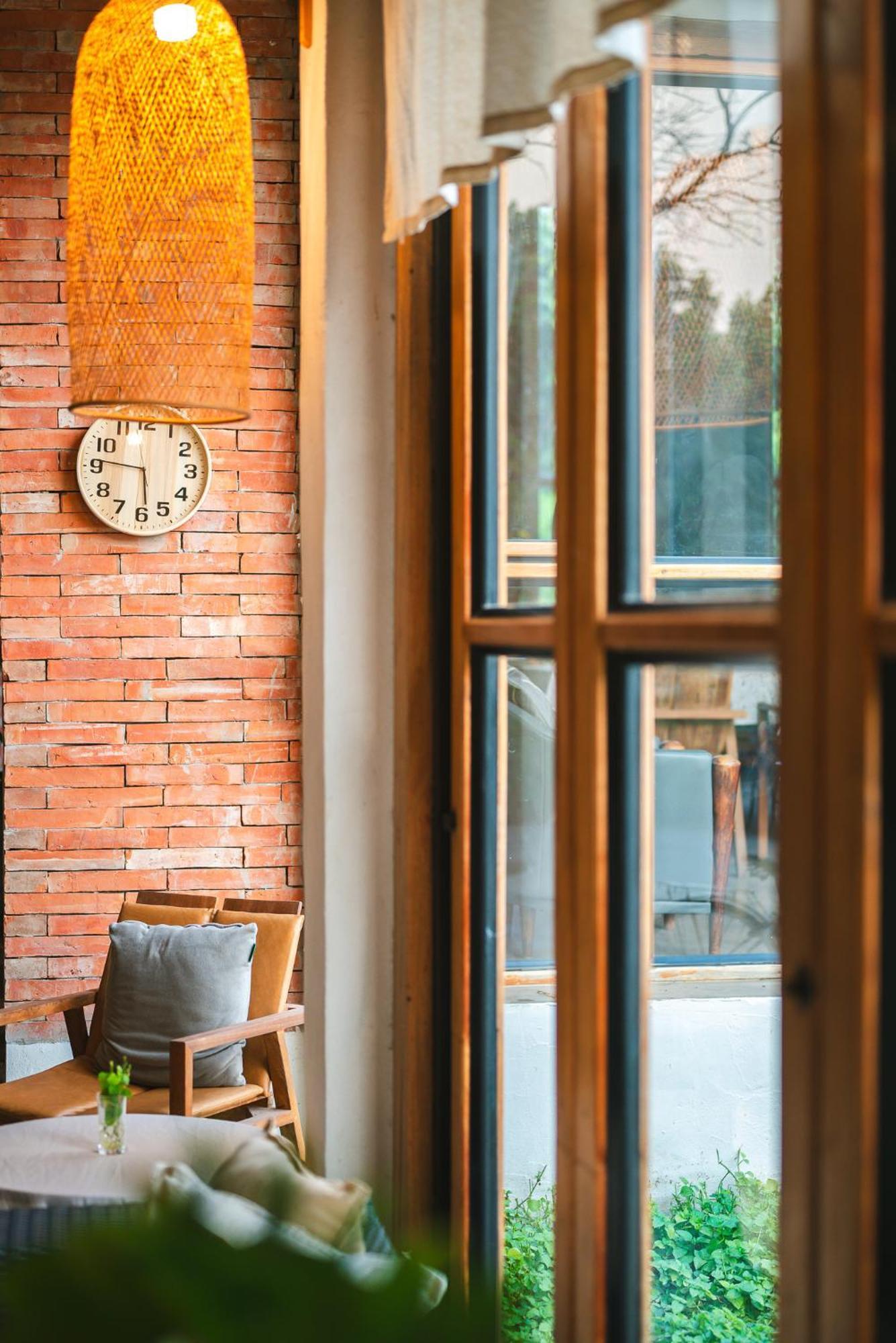 White Wall Riverfront Hotel Kamphaeng Phet Bagian luar foto