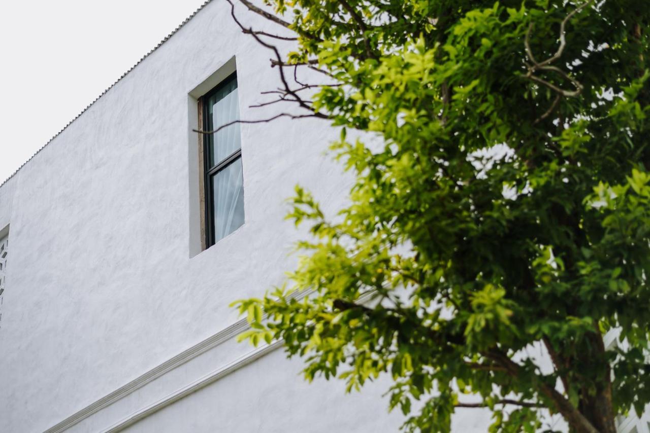 White Wall Riverfront Hotel Kamphaeng Phet Bagian luar foto